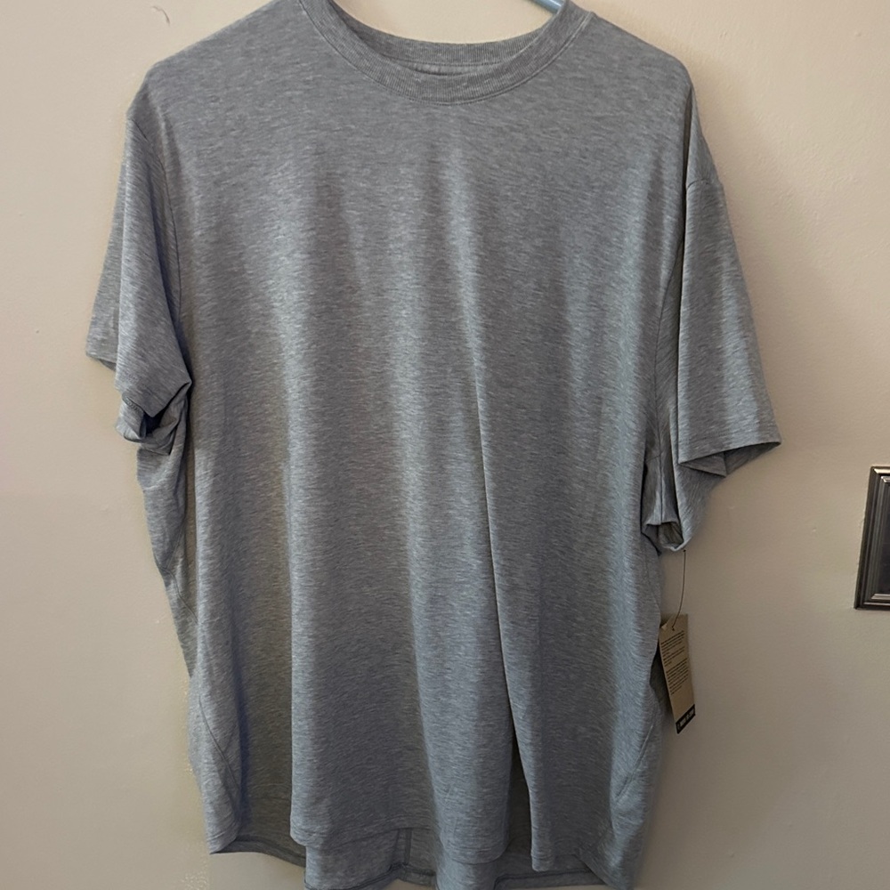 Nike women’s Gray Short Sleeve Crew Neck Tee